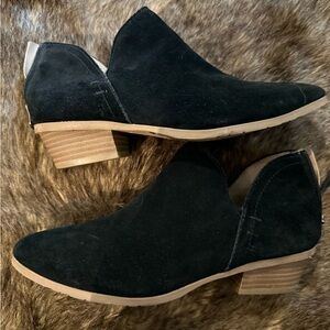 Kenneth Cole Black Suede Ankle Boots with Tan Heel